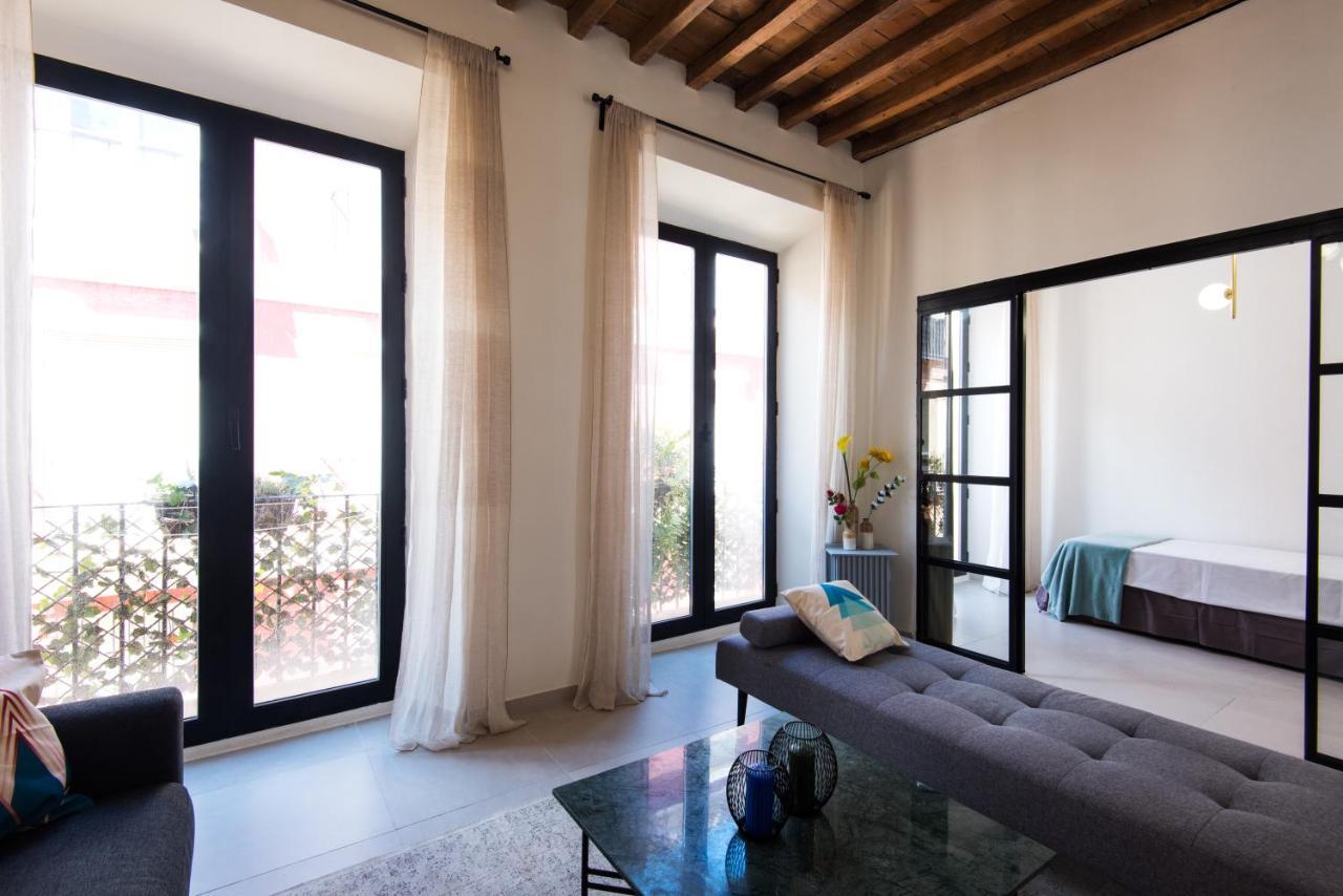 Malaga Tour Apartment- Elegance & Confort In The Historic Center Kültér fotó