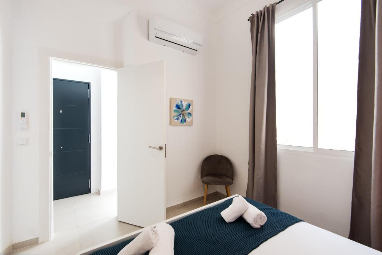Malaga Tour Apartment- Elegance & Confort In The Historic Center Kültér fotó